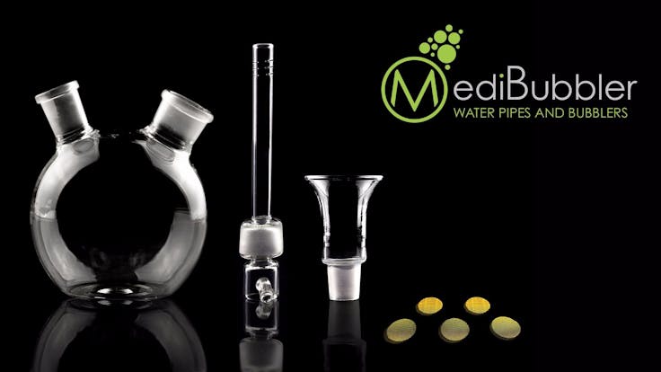 Both the slide and the mouthpiece are removable pieces on this bubbler to make cleaning easier.