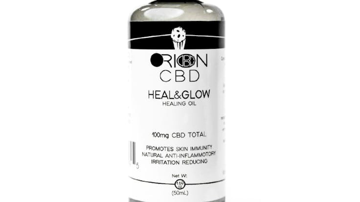 Moisturize, brighten, and renew your skin with the Heal & Glow Skin Oil. Use for faster healing.