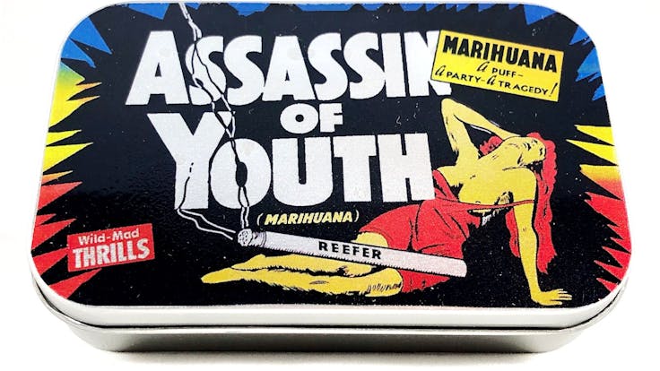 Vapey - Cannabis vape cartridge case with retro movie poster "Assassin of Youth"