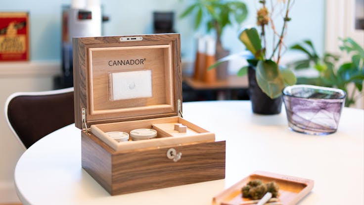 4-Strain with Nook, and Mahogany Roll Tray.