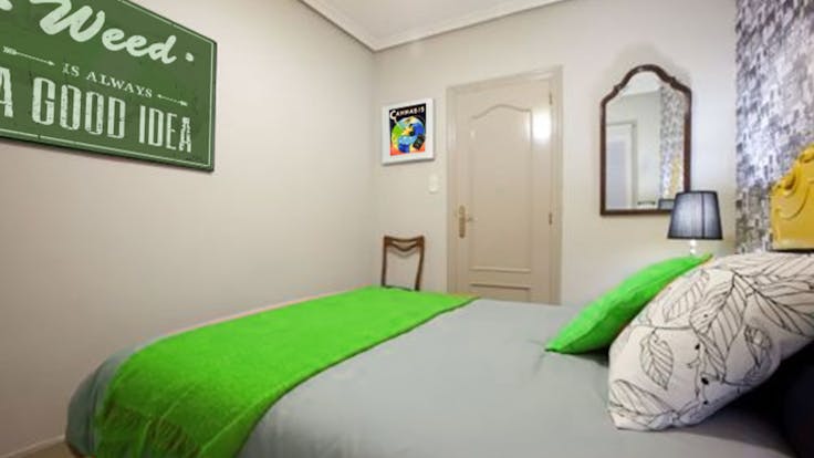 Private 420 Suite for 2 people. Mini apartment with private entrance directly from street.