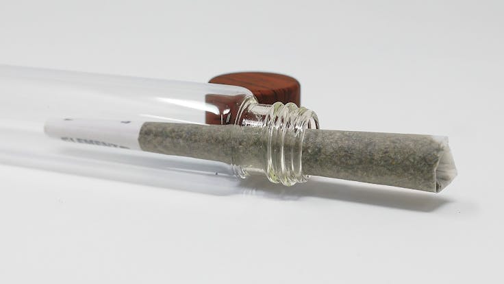 DYNAMIC JACK 1G KIEF PRE-ROLL. Ultra-thin papers, clear tube containers and packing 27% THC.