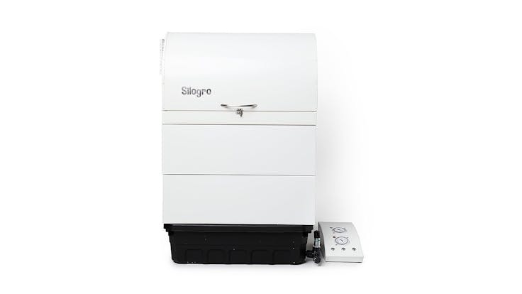 Silogro expands to 32 inches tall and has 6 grow sites!