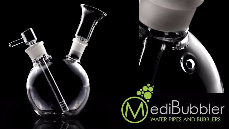 This bubbler has a carb on the top for more airflow and options. No need to pull the stem out.