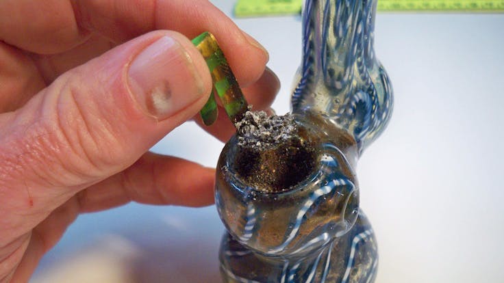 It's just this easy to dump the trash & clean the screen.