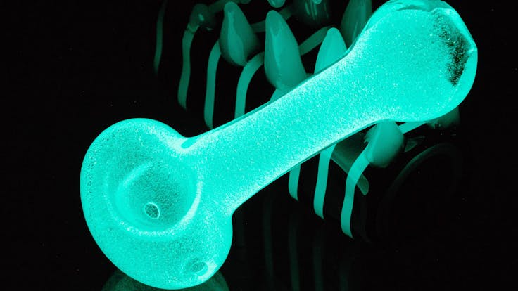 Glow-in-the-Dark Spoon Hand Pipe