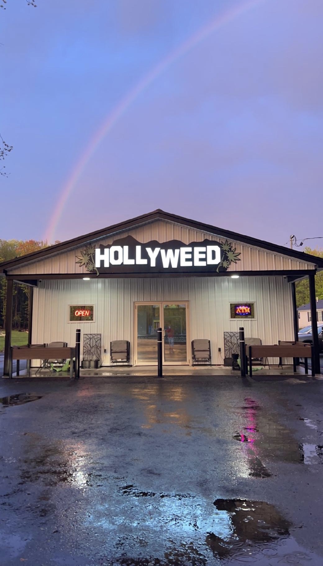 HOLLYWEED | Dispensary Menu, Reviews & Photos