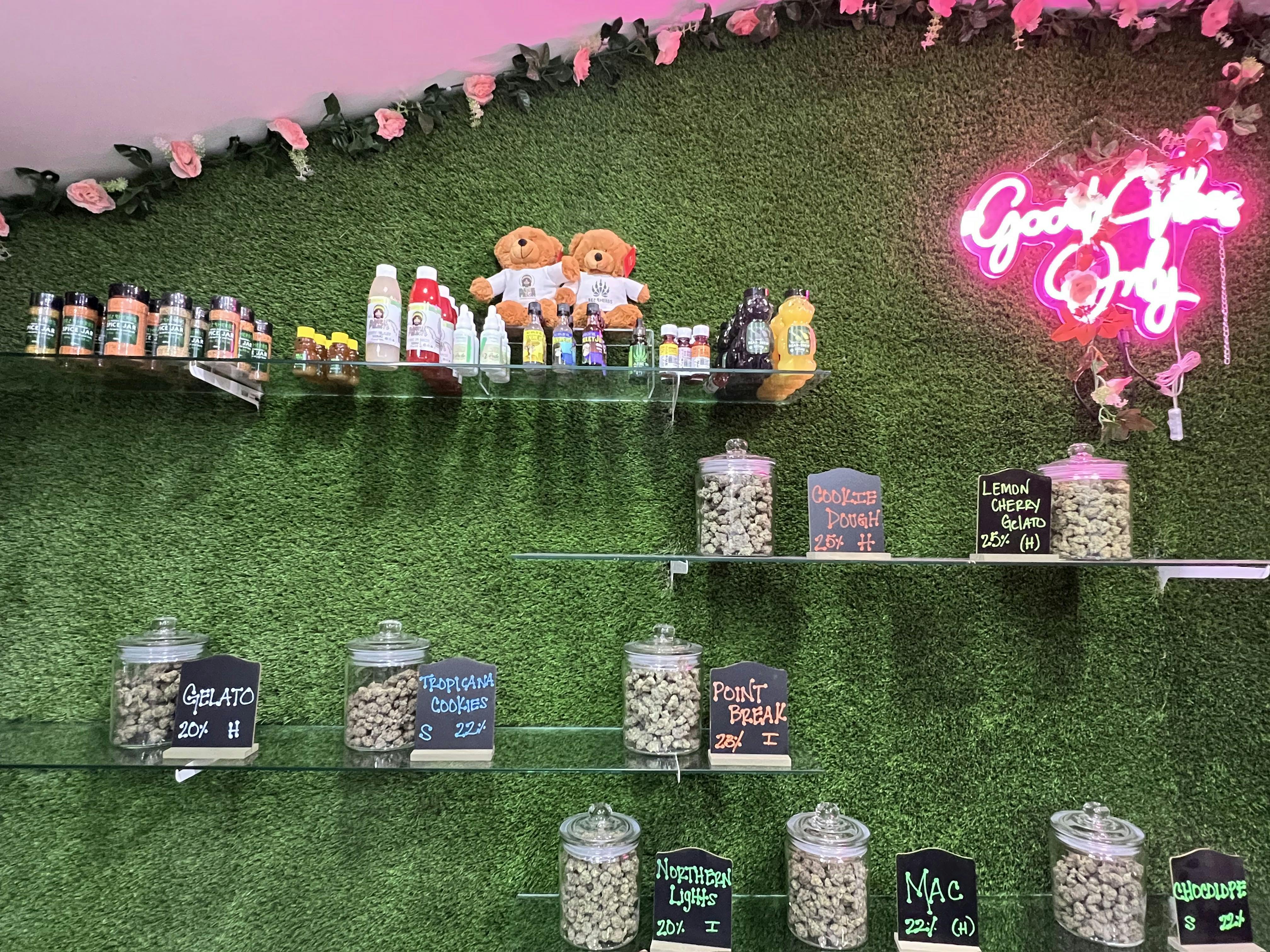 Smokers Outlet and Dispensary Mastic, NY Dispensary Leafly