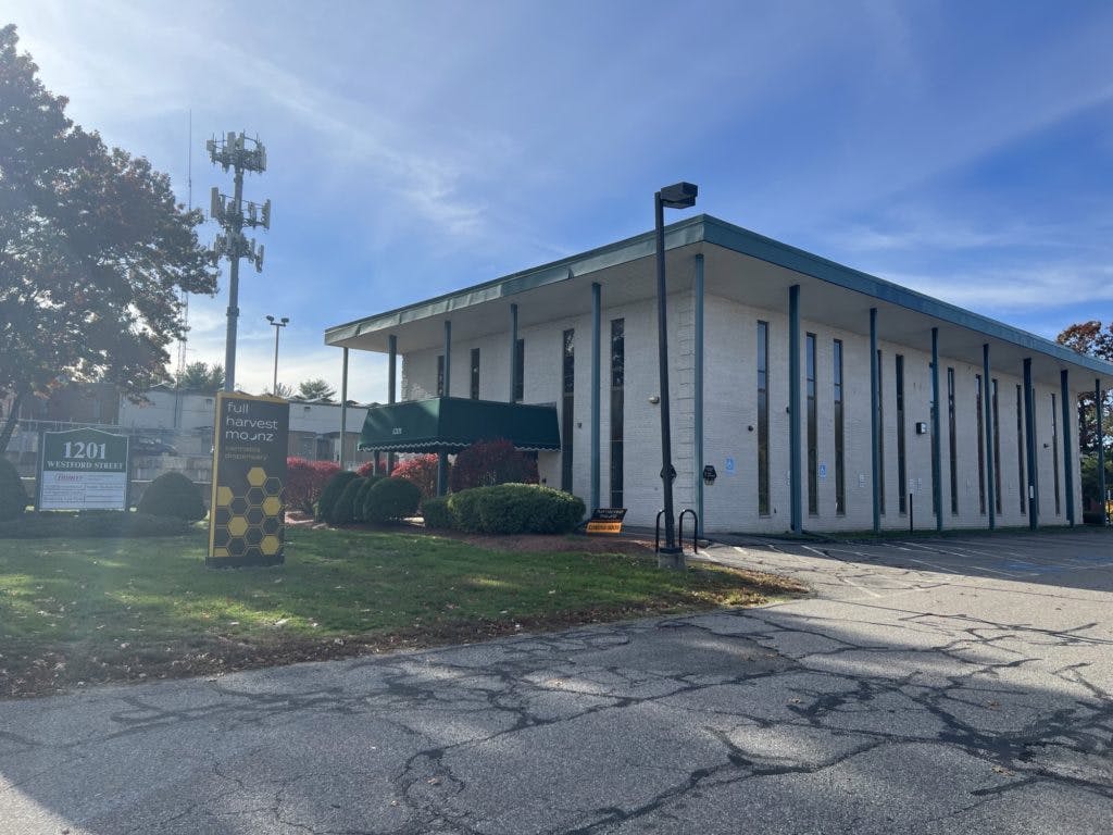 Full Harvest Moonz Lowell Lowell, MA Dispensary Leafly