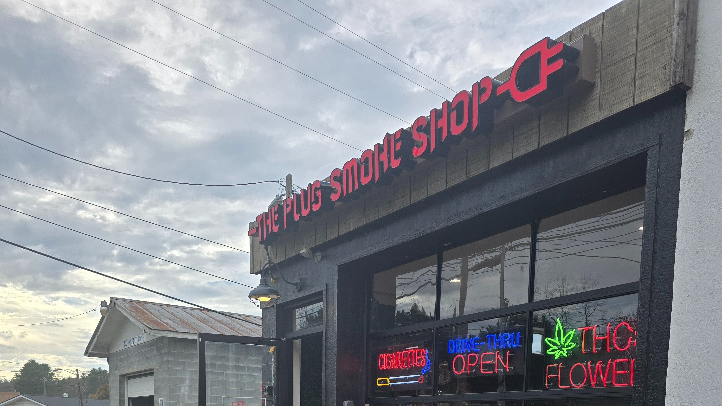 Plug Smoke Shop & Dispensary - Brevard