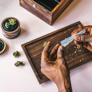 Photo of MARLEY NATURAL (SMALL) ROLLING TRAY