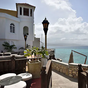 Photo of Jamaican Reefer Retreats and Resorts - CannabisCaravan.com