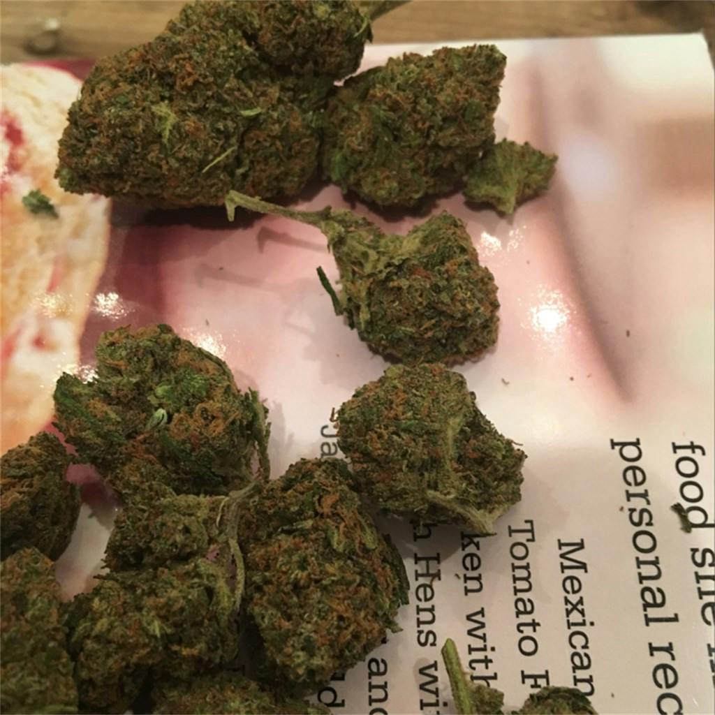 Photos of Black Jack Weed Strain Buds | Leafly