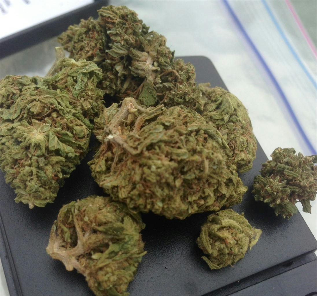 Photos of Blue Moon Rocks Weed Strain Buds Leafly