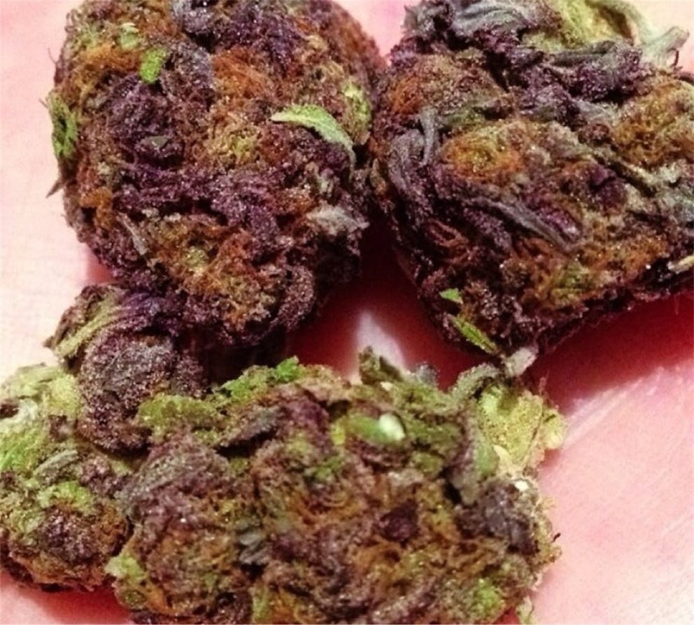 Photos of Darth Vader OG Weed Strain Buds Leafly