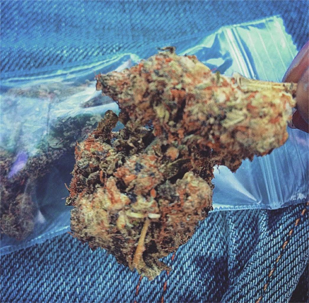 Photos of Dragon's Breath Weed Strain Buds Leafly