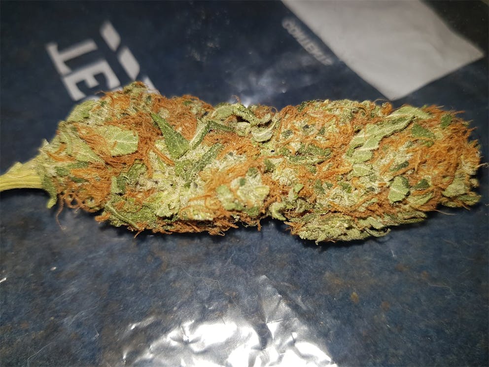 Photos of Peaches and Cream Weed Strain Buds Leafly